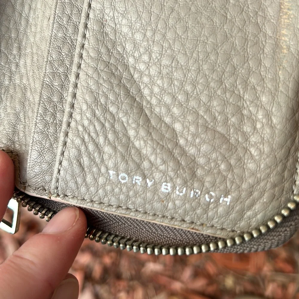 TORY BURCH Zip Wallet in Textured Leather (Light Oak) w/Double Logo~pls read!